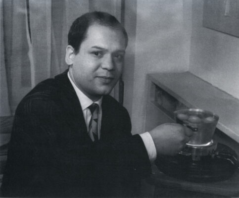 Piero Manzoni, born in Soncino in 1933 in an aristocratic family, attended the faculties of law…