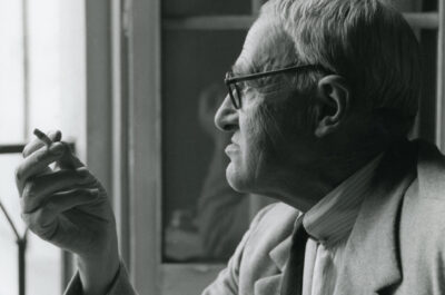 Giorgio Morandi nel suo studio