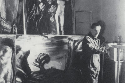 Mario Sironi nel suo studio