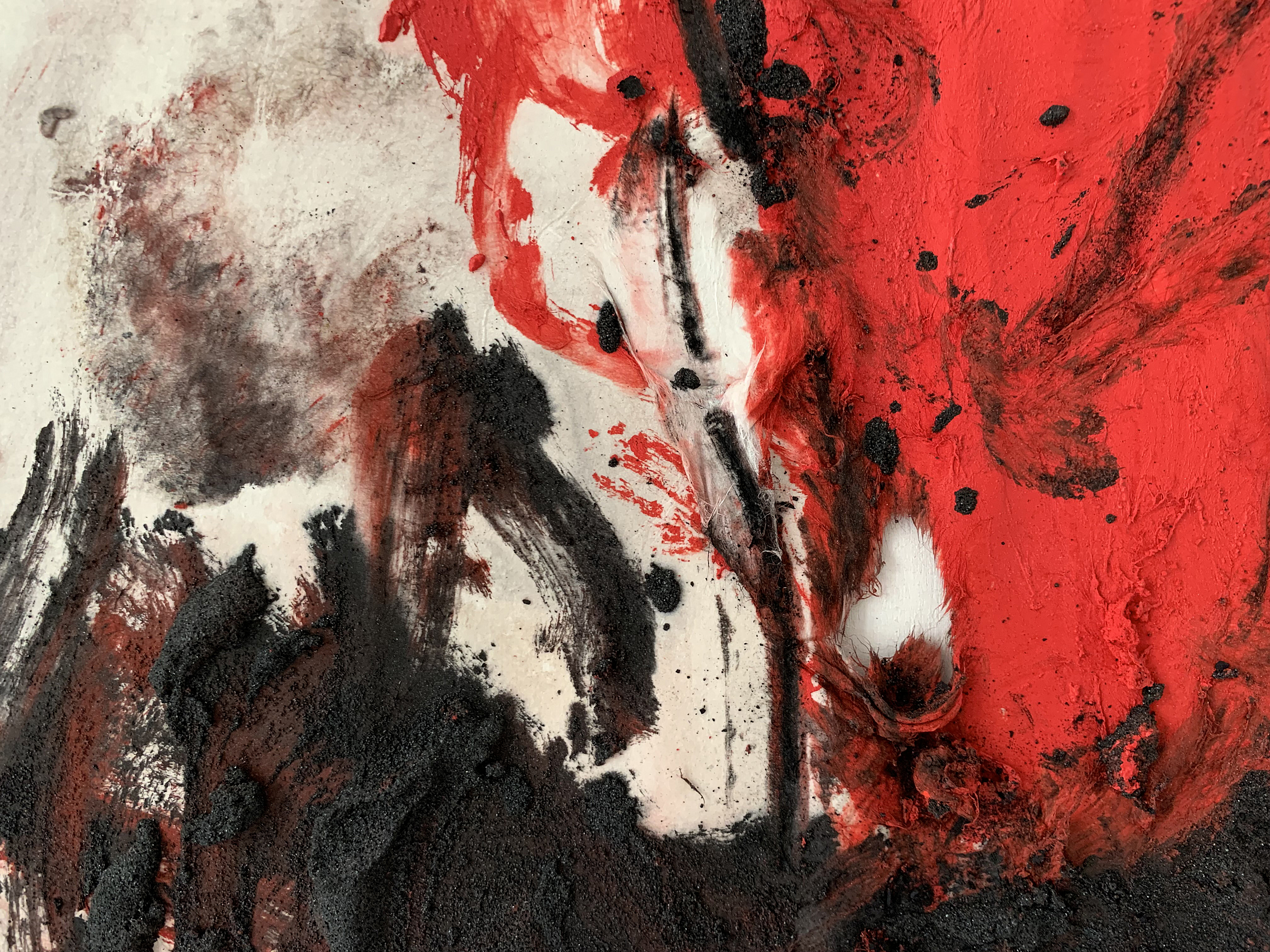 Giuseppe Spagnulo Golia 3°, 2014 sabbia vulcanica, ossido di ferro, rosso di cadmio e carbone su carta 106,5 x 73 cm